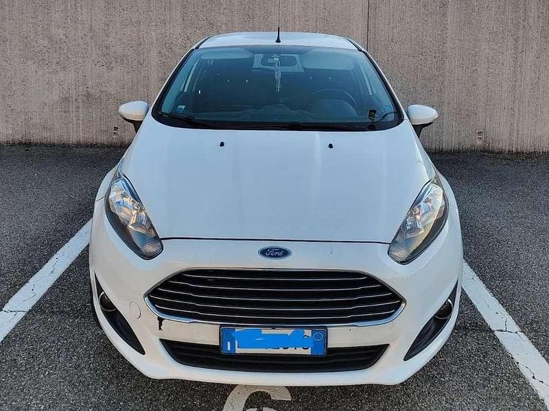 Usata Ford Fiesta 95 CV (69 kW) 2014 Bianco Berlina