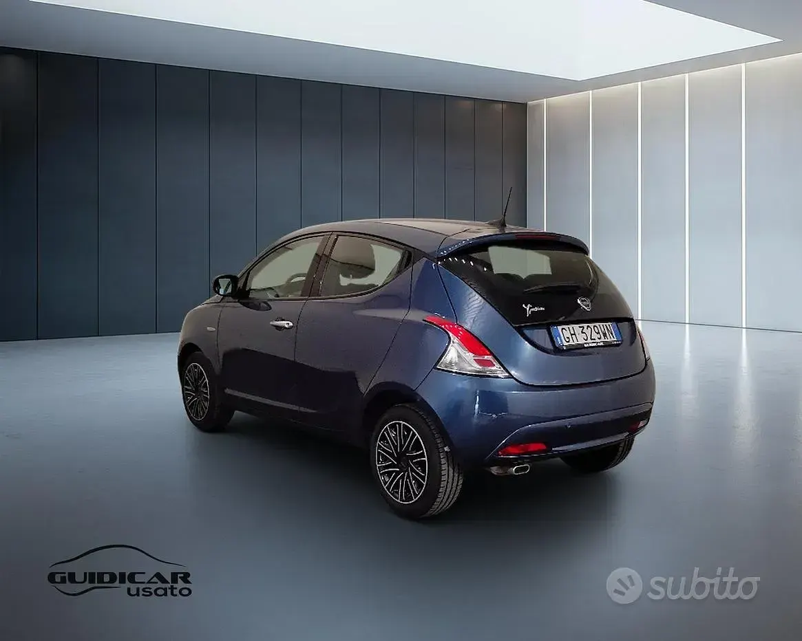 Usata Lancia Ypsilon Gold 69 CV (50 kW) 2022 Blu/azzurro Utilitaria