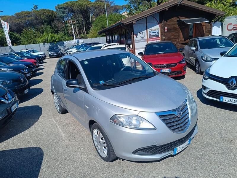 Usata Lancia Ypsilon Silver 69 CV (50 kW) 2012 Grigio Utilitaria