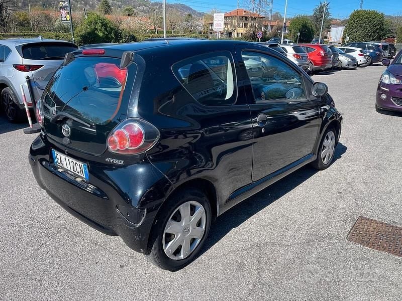 Usata Toyota Aygo Sol 68 CV (50 kW) 2009 Grigio Utilitaria