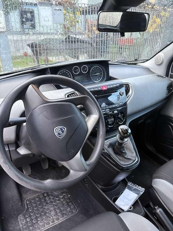 Usata Lancia Ypsilon Gold 80 CV (58 kW) 2013 Utilitaria