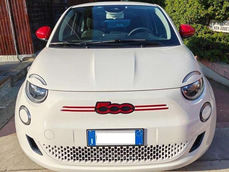 Usata Fiat 500e Red 42 kW (58 CV) 2023 Other Utilitaria