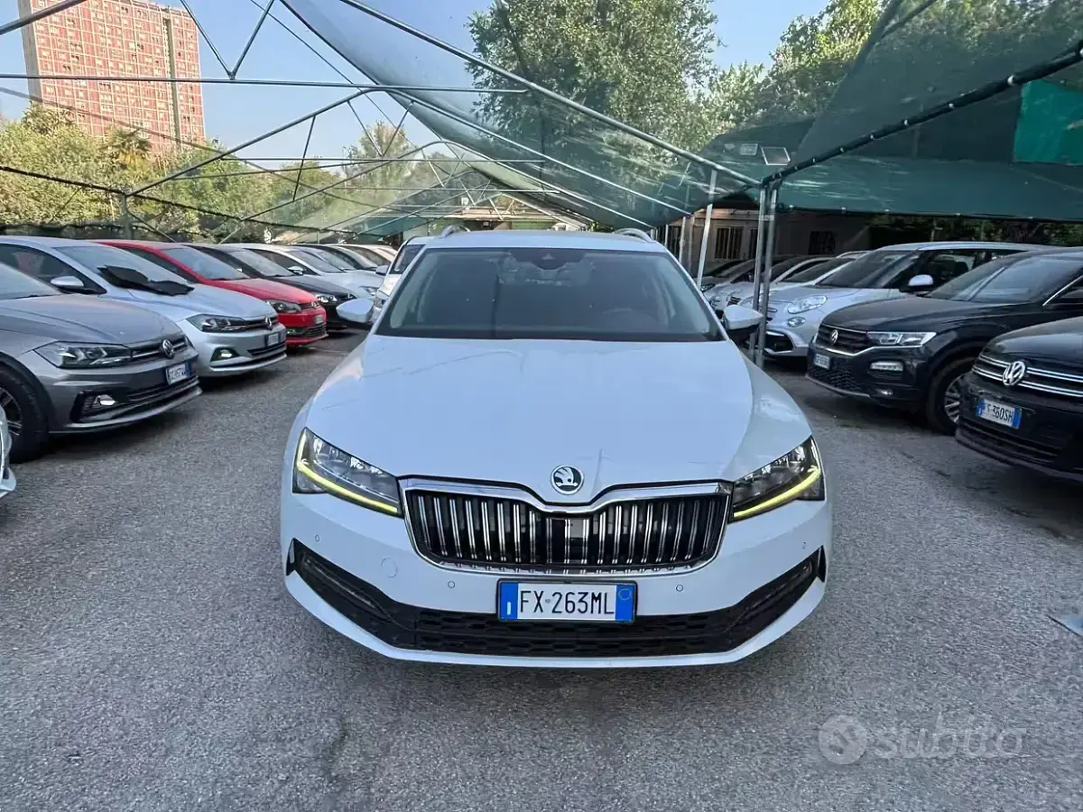 Usata Skoda Superb Executive 150 CV (110 kW) 2019 Bianco Station wagon