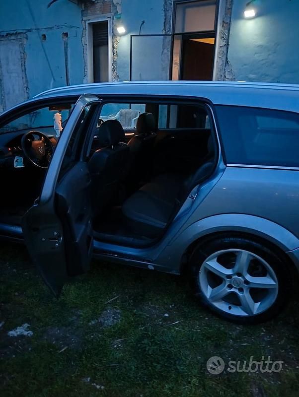 Usata Opel Astra 94 CV (69 kW) 2008 Grigio Station wagon