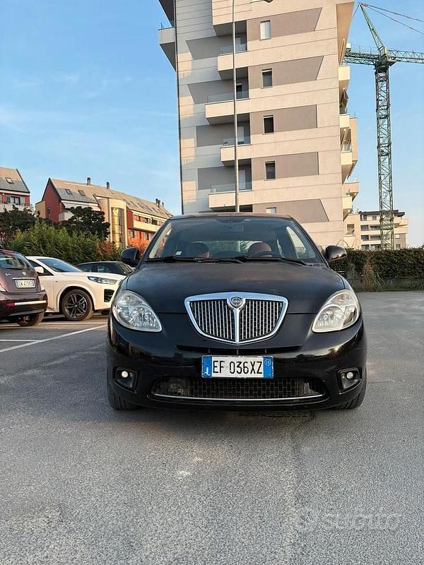 Usata Lancia Ypsilon 60 CV (44 kW) 2010 Nero Utilitaria