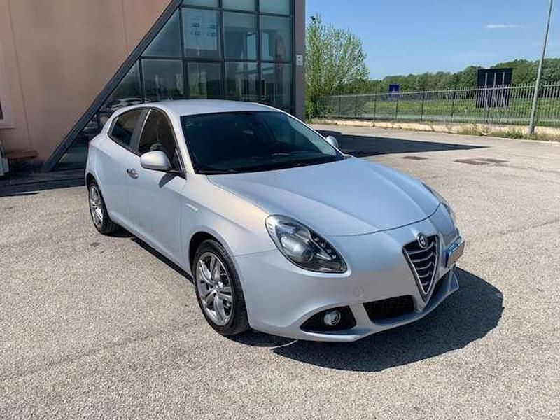 Usata Alfa Romeo Giulietta Distinctive 105 CV (77 kW) 2014 Argento Utilitaria