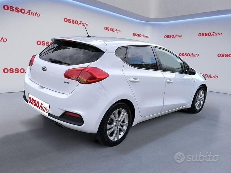 Usata Kia Ceed 90 CV (66 kW) 2012 Bianco Utilitaria
