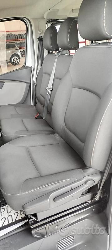 Begagnad Renault Trafic 115 HK (84 kW) 2015 Grå Minibuss