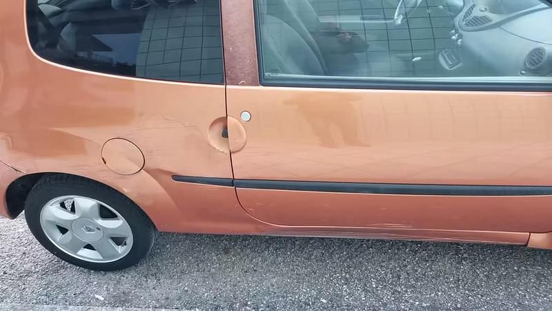 Usata Renault Twingo 65 CV (47 kW) 2007 Arancione Utilitaria