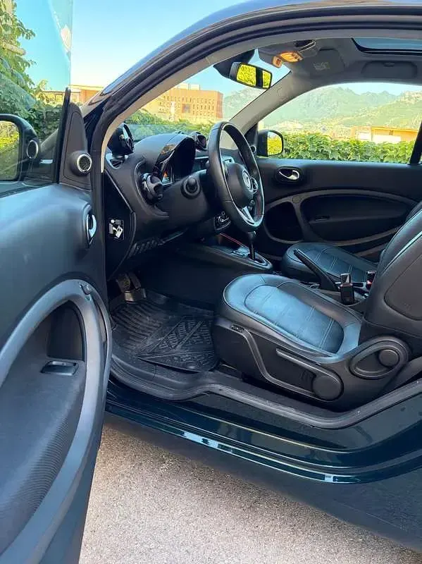 Usata Smart ForTwo Coupé Prime 41 kW (56 CV) 2022 Verde Utilitaria