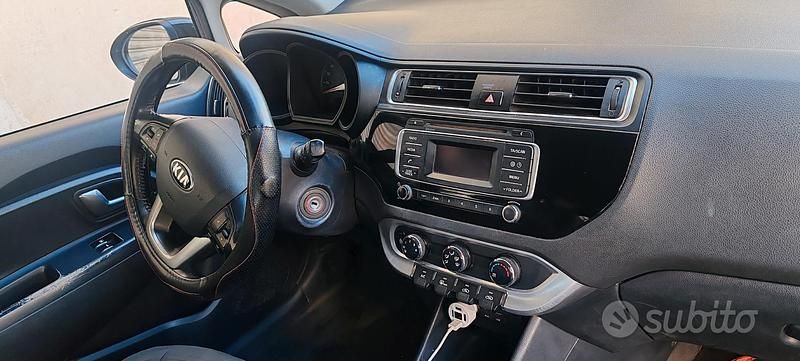 Usata Kia Rio 2016 Nero Utilitaria