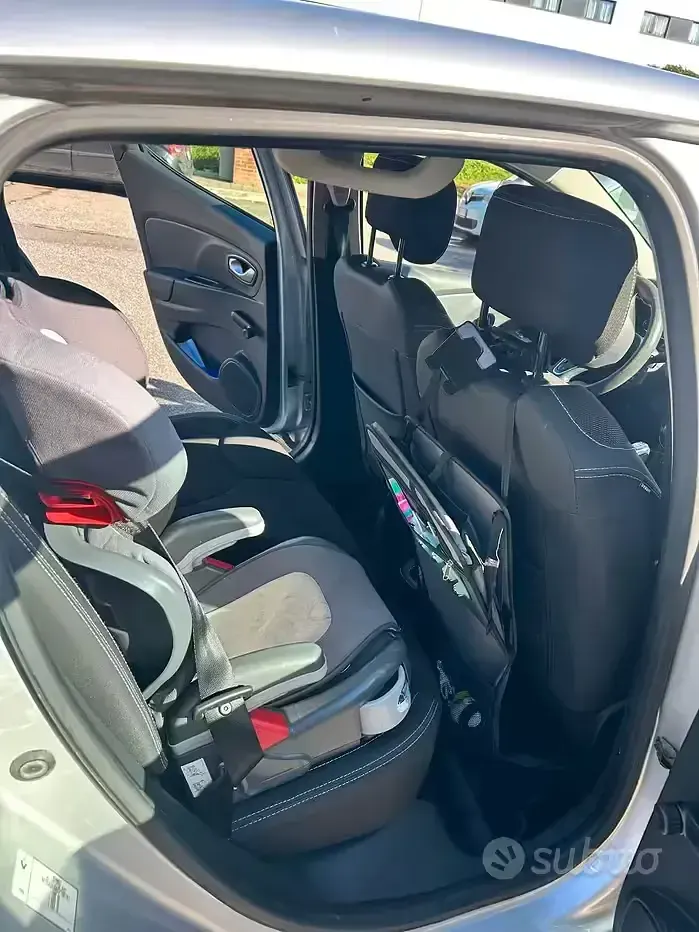 Usado Renault Clio IV 75 CV (55 kW) 2017 Gris Utilitario