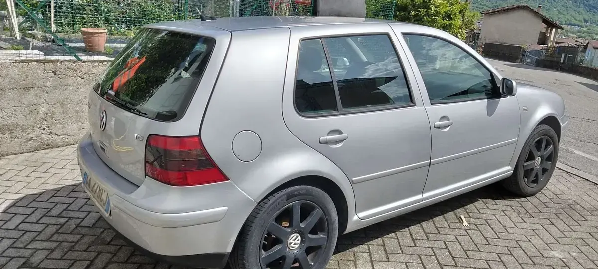 Usata VW Golf IV Highline 131 CV (96 kW) 2003 Berlina