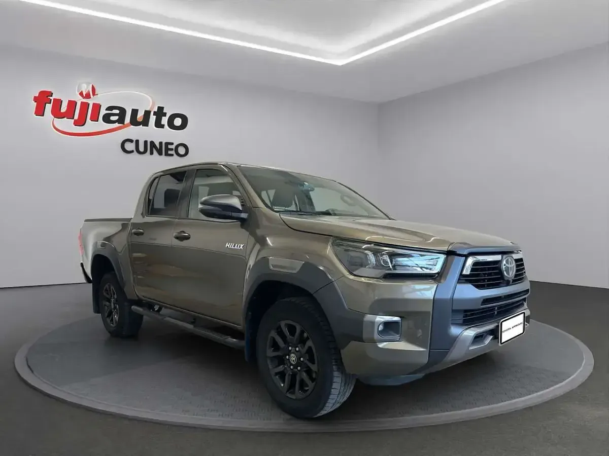 Usata Toyota HiLux 204 CV (150 kW) 2022 Oxide bronze Pick-up