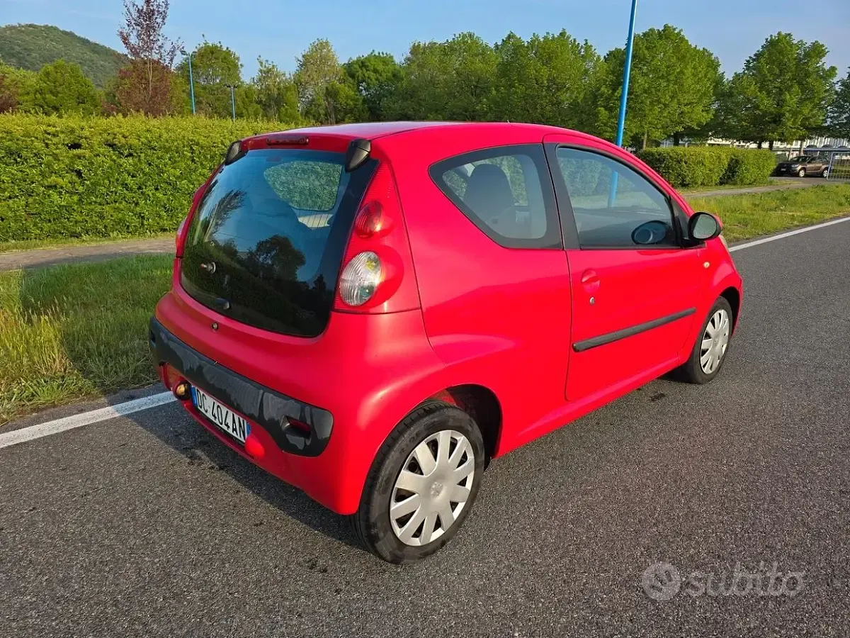 Usata Peugeot 107 68 CV (50 kW) 2008 Rosso Utilitaria