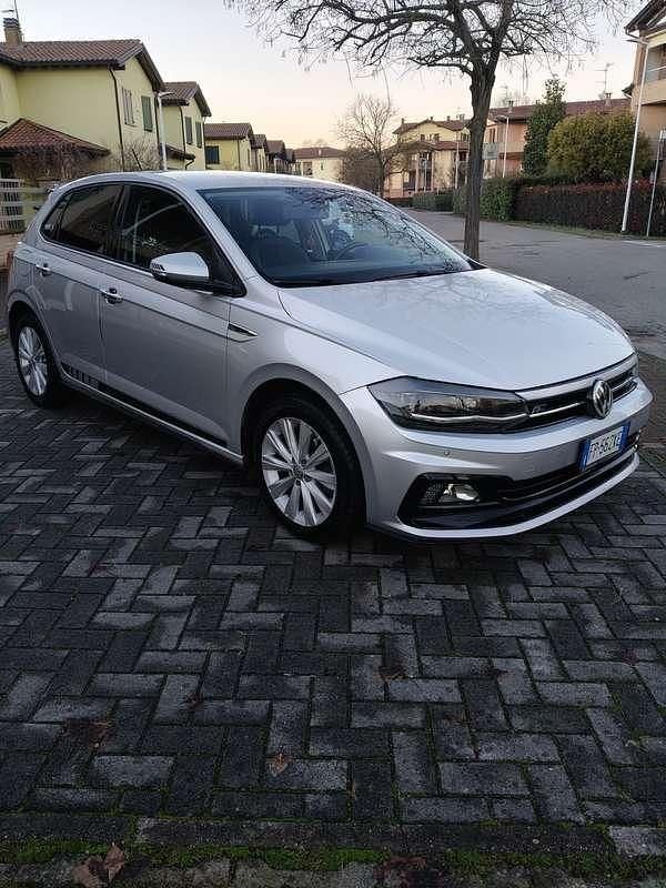 Usata VW Polo R-line 95 CV (69 kW) 2018 Argento Berlina