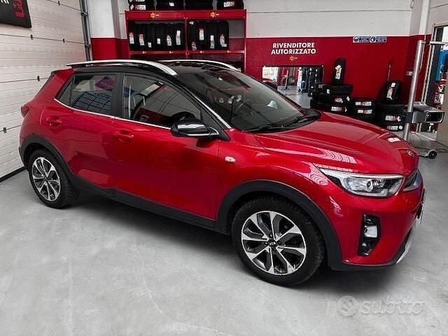 Usata Kia Stonic Style 110 CV (80 kW) 2018 Rosso SUV