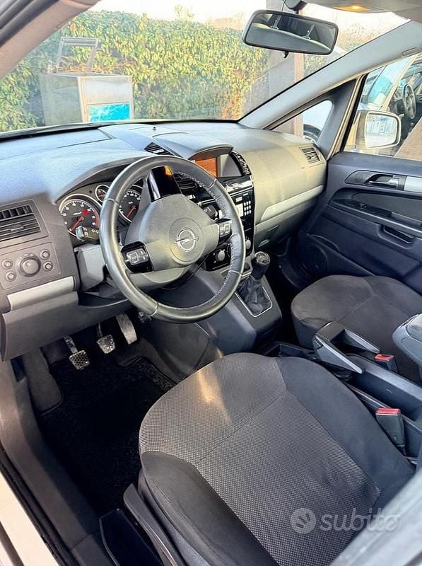 Usata Opel Zafira 150 CV (110 kW) 2013 Bianco Monovolume