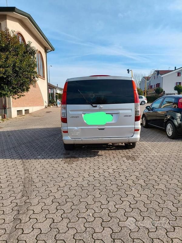 Usata Mercedes Viano 116 CV (85 kW) 2009 Grigio Monovolume