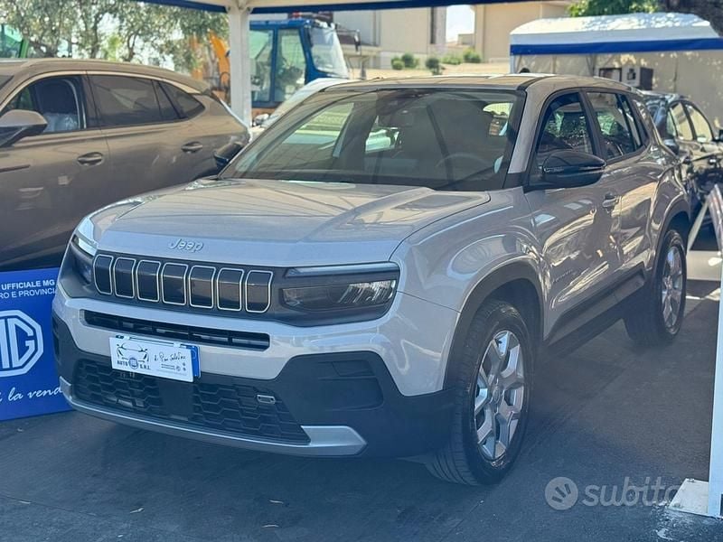 Usata Jeep Avenger Altitude 101 CV (74 kW) 2024 Beige SUV