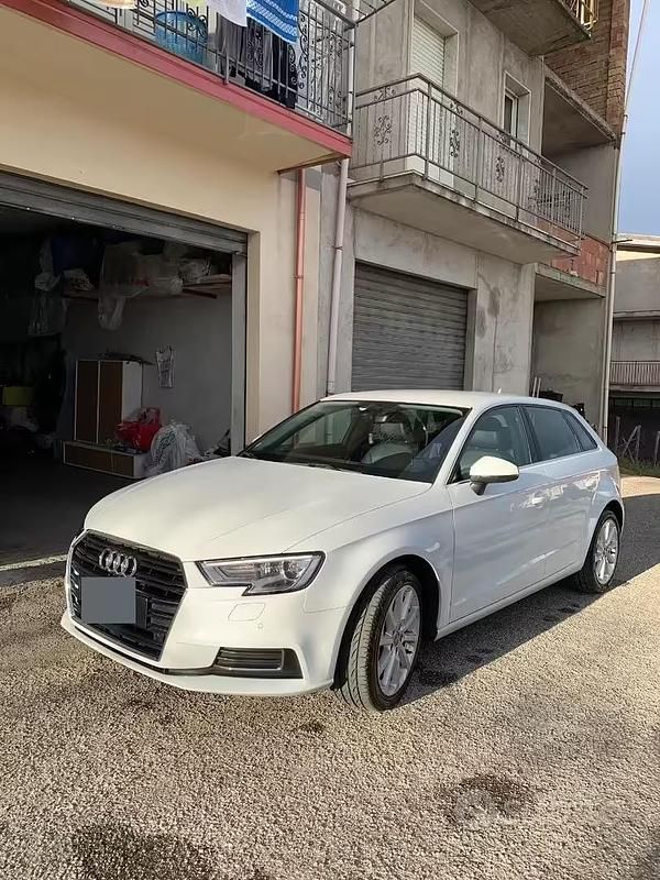 Usata Audi A3 Design 116 CV (85 kW) 2017 Bianco Berlina