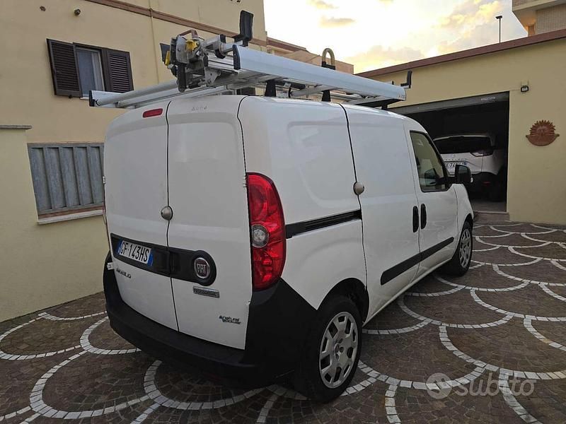 Usata Fiat Doblò Lounge 120 CV (88 kW) 2021 Bianco Monovolume