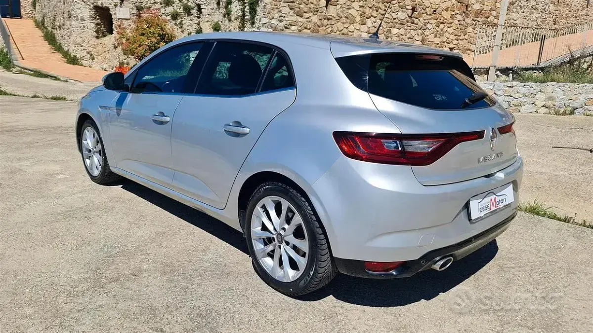 Usata Renault Mégane Intens 110 CV (80 kW) 2017 Grigio Berlina