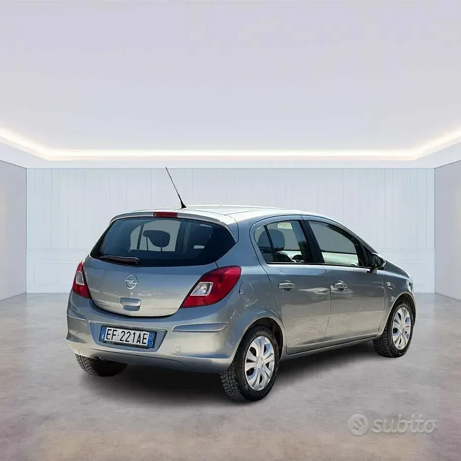 Usata Opel Corsa 75 CV (55 kW) 2011 Grigio Utilitaria