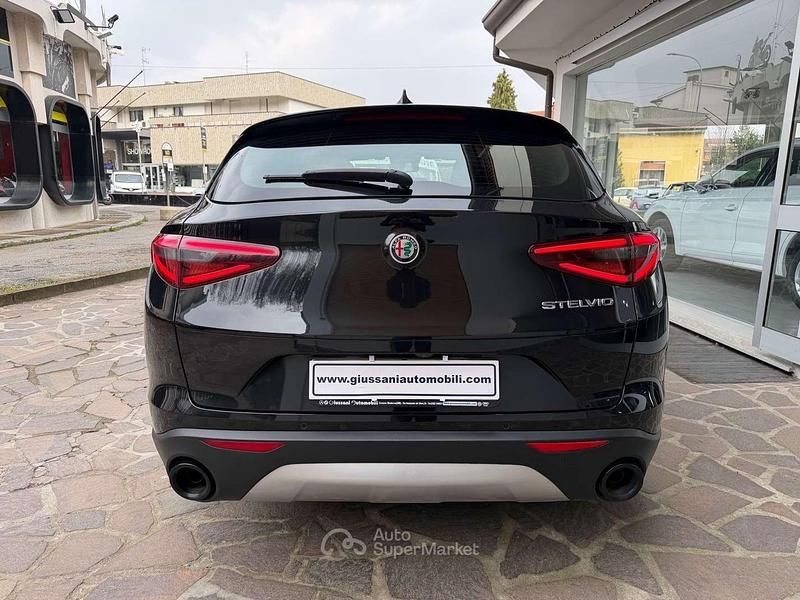Usata Alfa Romeo Stelvio Business 160 CV (117 kW) 2022 Nero vulcano SUV