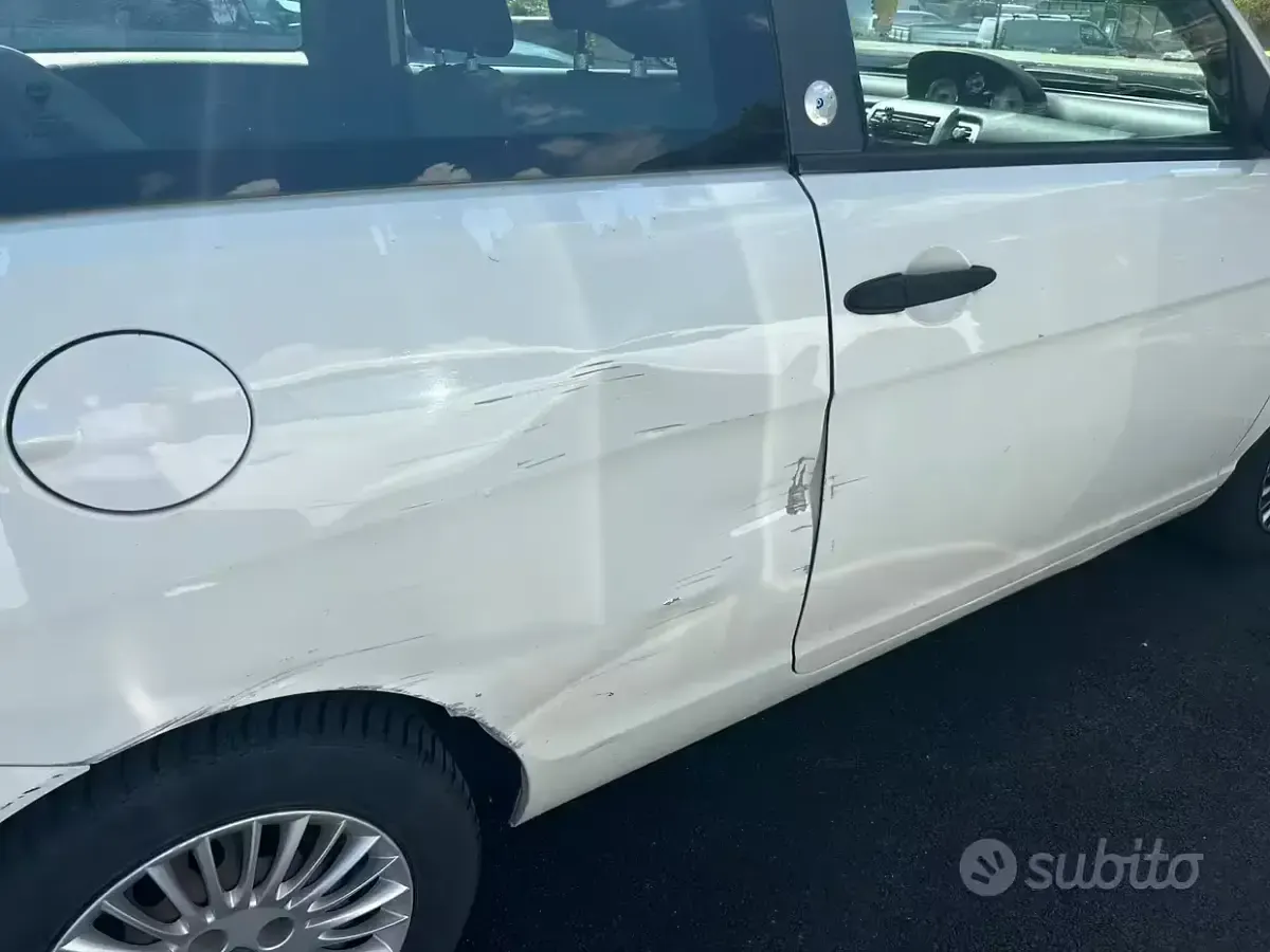 Usata Lancia Ypsilon 77 CV (56 kW) 2010 Bianco Utilitaria