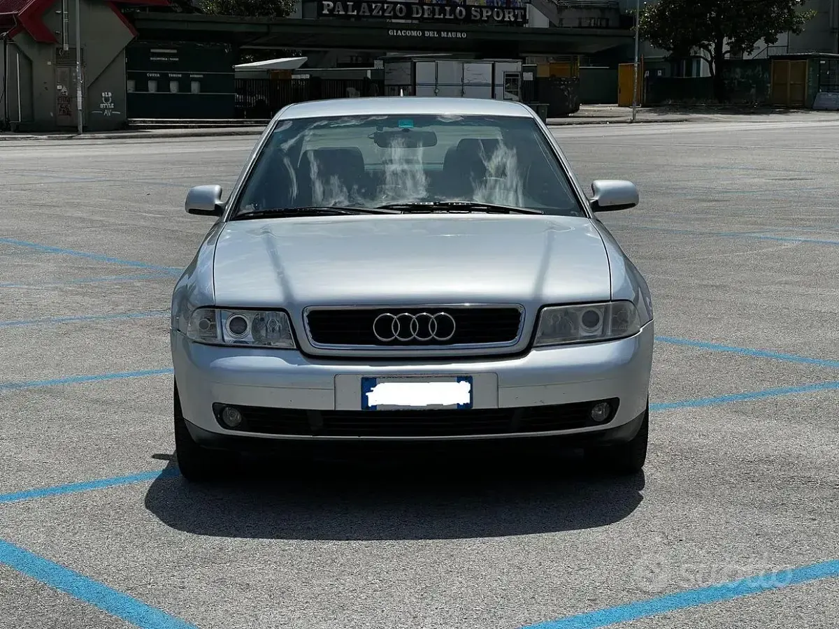 Usata Audi A4 110 CV (80 kW) 1999 Grigio Berlina