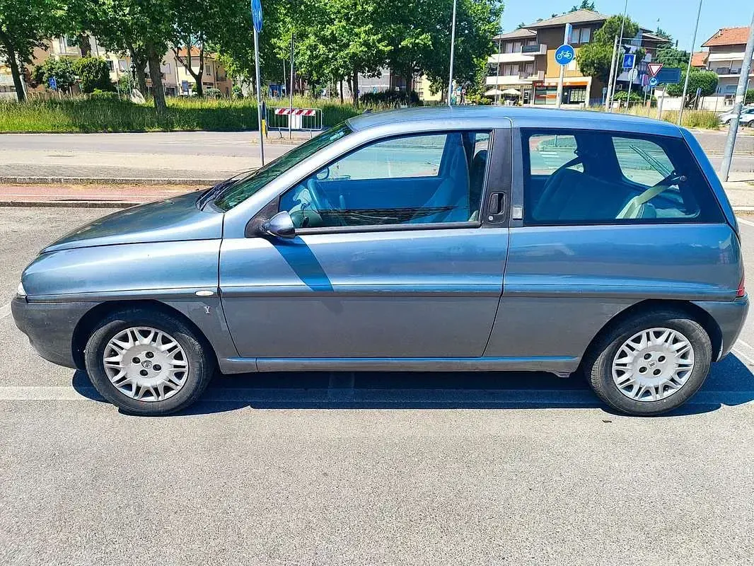 Usata Lancia Ypsilon 60 CV (44 kW) 2003 Utilitaria