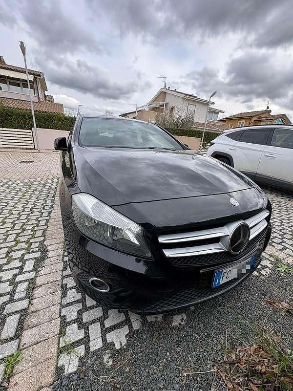Begagnad Mercedes A180 109 HK (80 kW) 2015 Svart Sedan