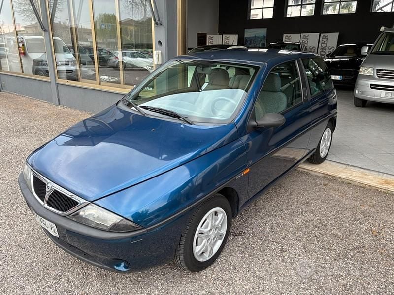 Usata Lancia Ypsilon 59 CV (43 kW) 1997 Blu Utilitaria