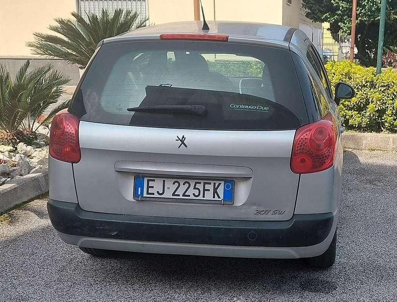 Usata Peugeot 207 Active 92 CV (67 kW) 2011 Argento Station wagon