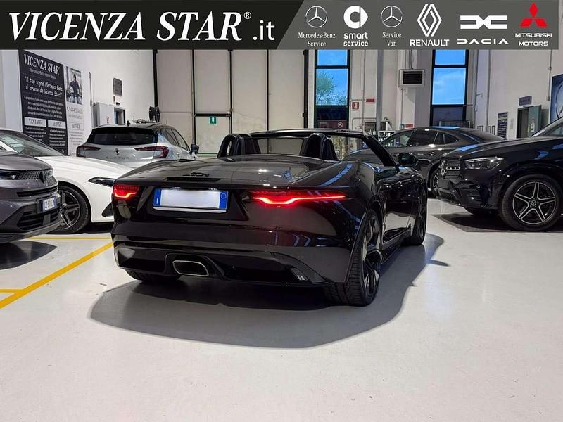 Usata Jaguar F-Type R-Dynamic 300 CV (220 kW) 2022 Nero Cabrio