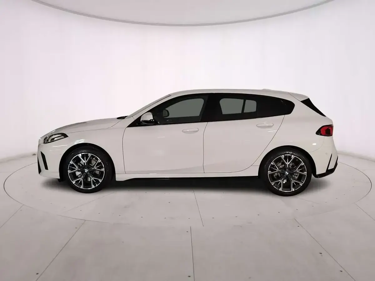Nuova BMW 120 M Sport 163 CV (119 kW) 2026 Alpin white Utilitaria