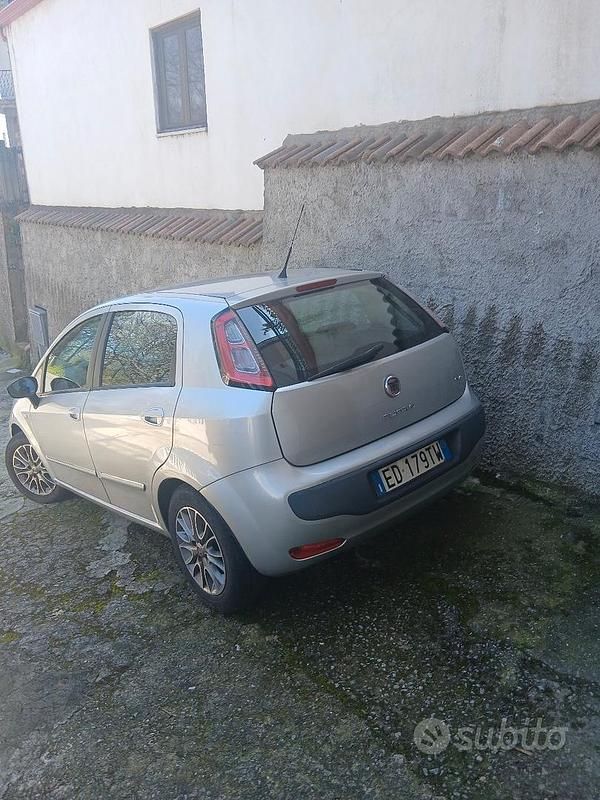 Usata Fiat Grande Punto 75 CV (55 kW) 2010 Grigio Utilitaria
