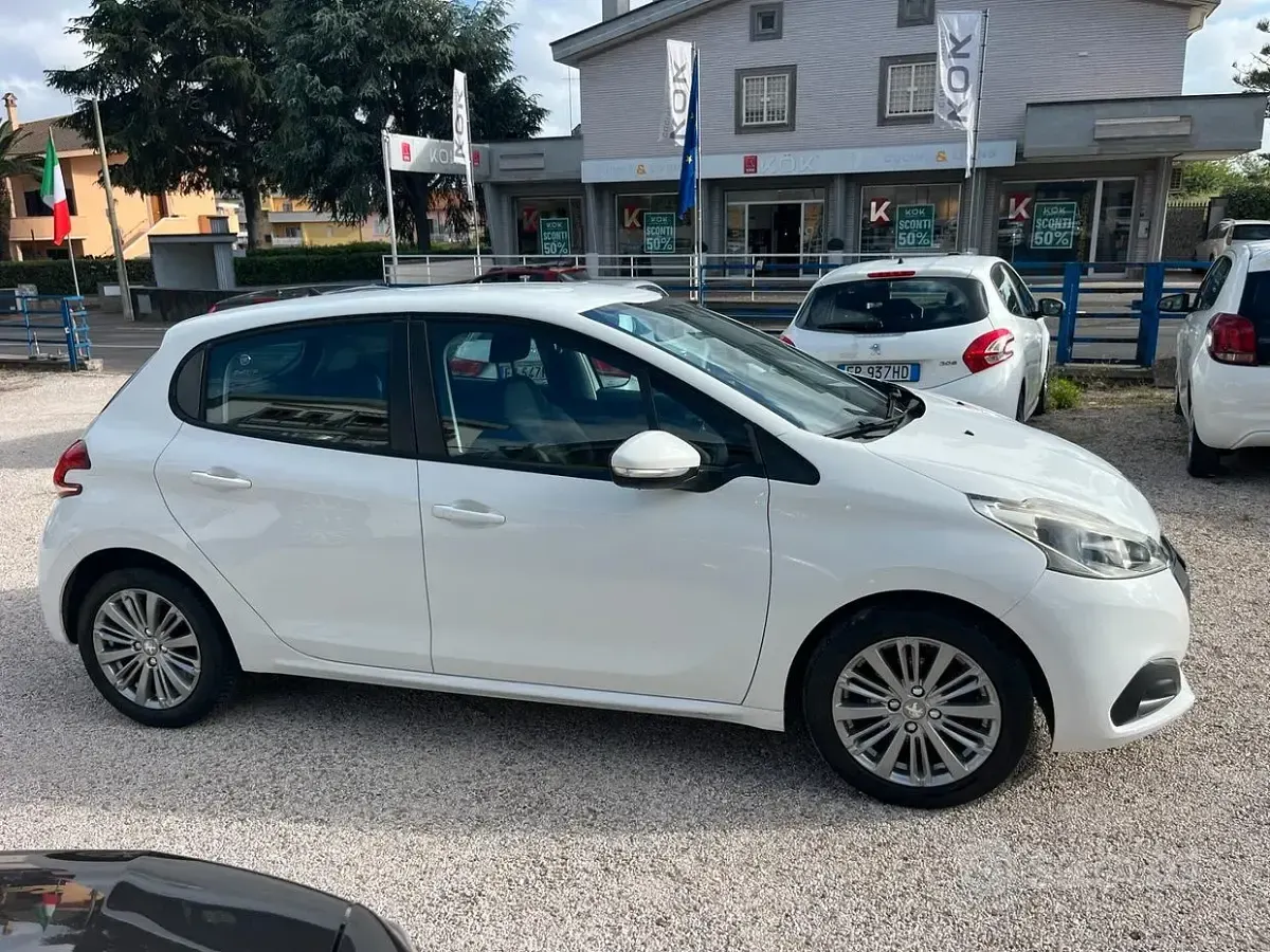 Usata Peugeot 208 Allure 82 CV (60 kW) 2016 Bianco Utilitaria