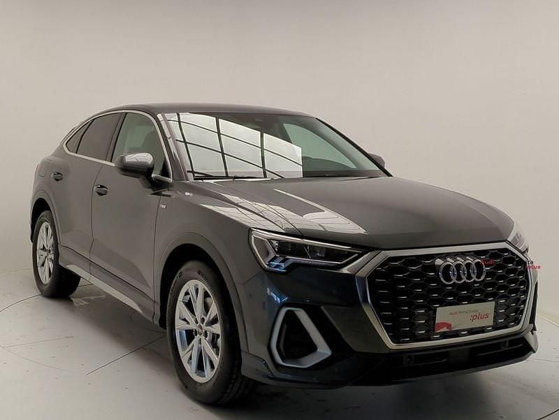 Grigio daytona perla Usata 2025 Audi Q3 Ambiente SUV | 46.900 € (Buon prezzo) - Immagine 1/4