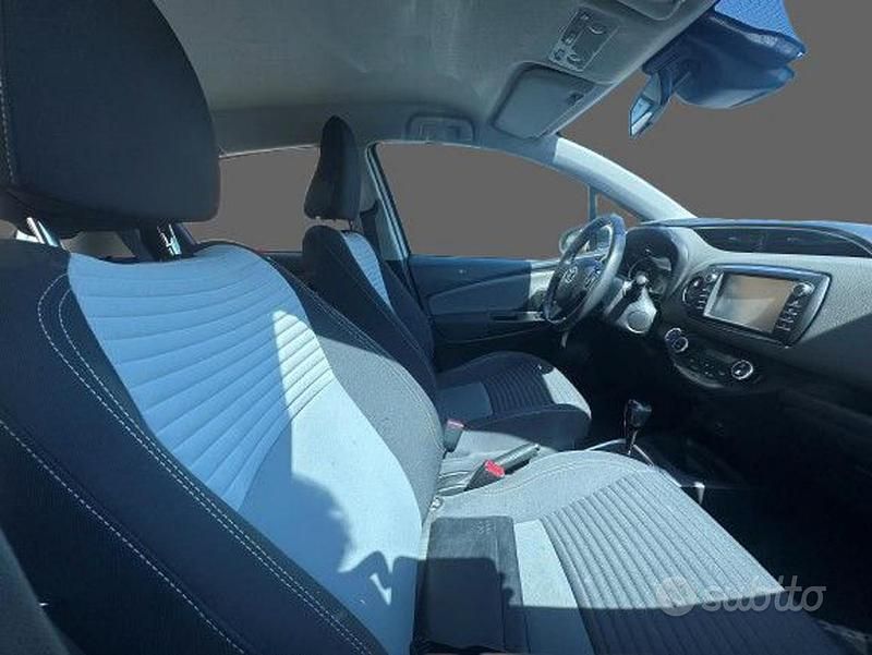 Usata Toyota Yaris Hybrid Business Edition 73 CV (53 kW) 2020 Bianco Berlina