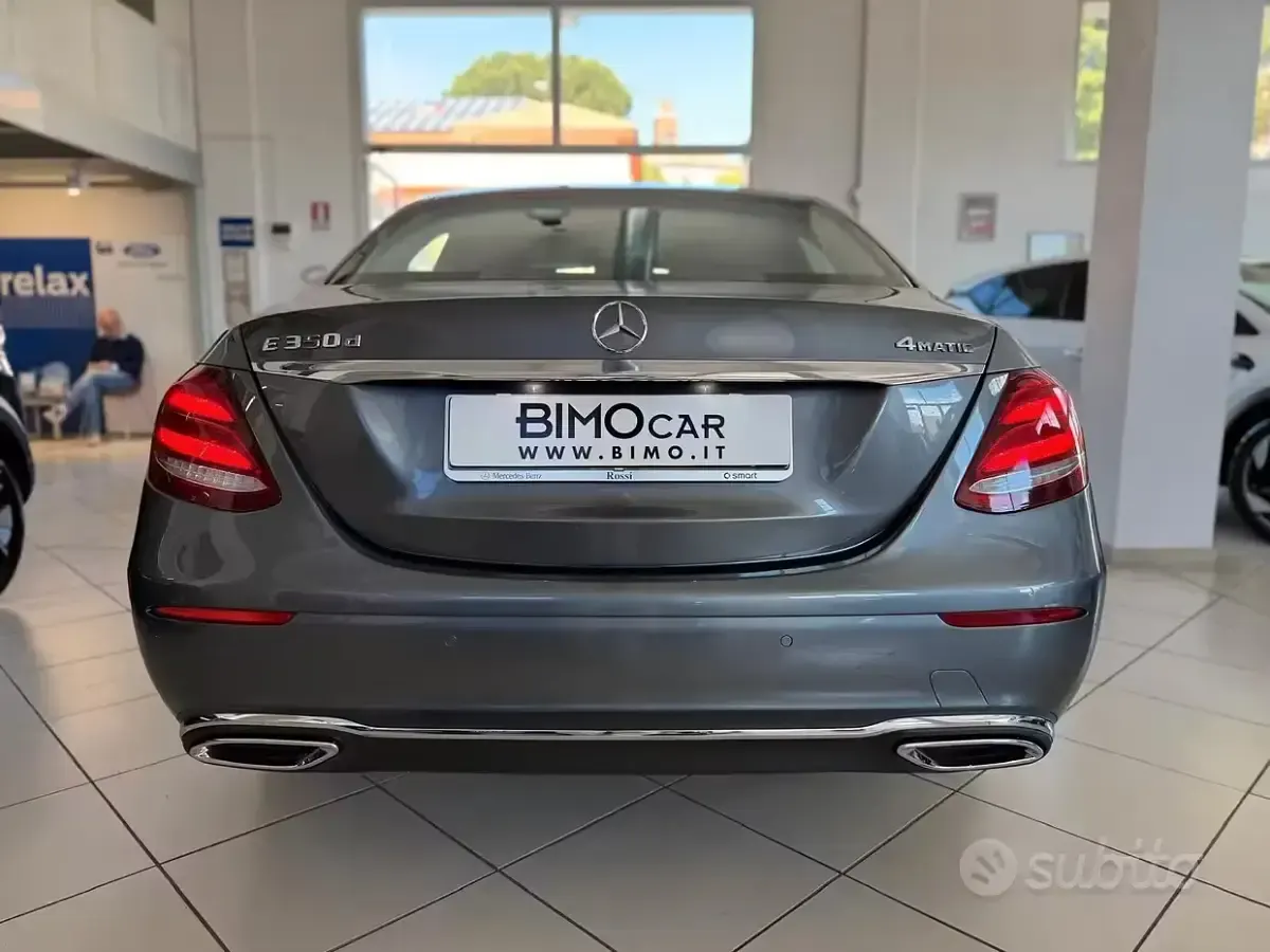 Usata Mercedes E350 Premium 258 CV (189 kW) 2018 Grigio montagna Berlina
