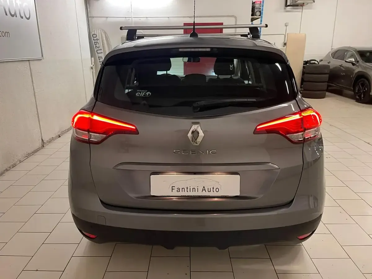 Usata Renault Scénic Zen 110 CV (80 kW) 2016 Argento Monovolume