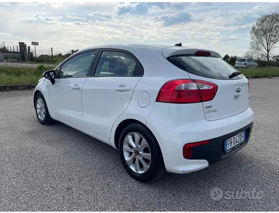 Usata Kia Rio Active 83 CV (61 kW) 2017 Bianco Berlina