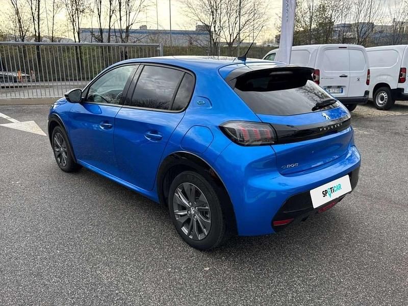 Usata Peugeot e-208 Allure 100 kW (136 CV) 2023 Blu Utilitaria