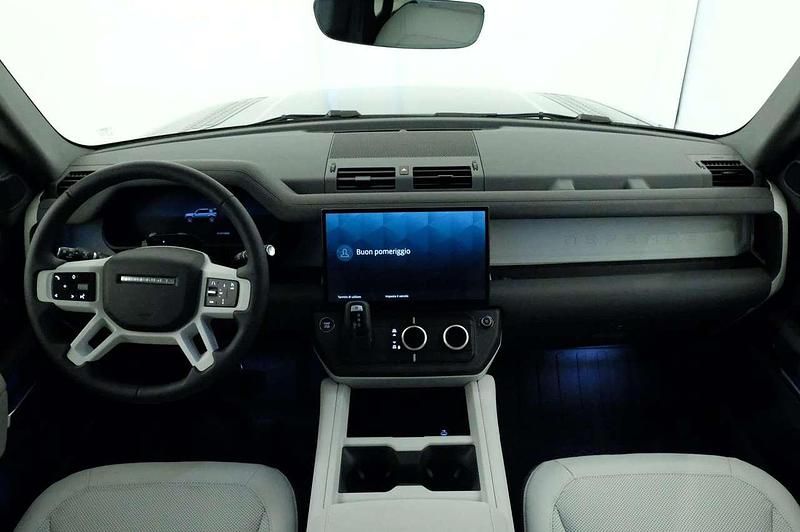 Usata Land Rover Defender SE Dynamic 200 CV (147 kW) 2025 Verde SUV