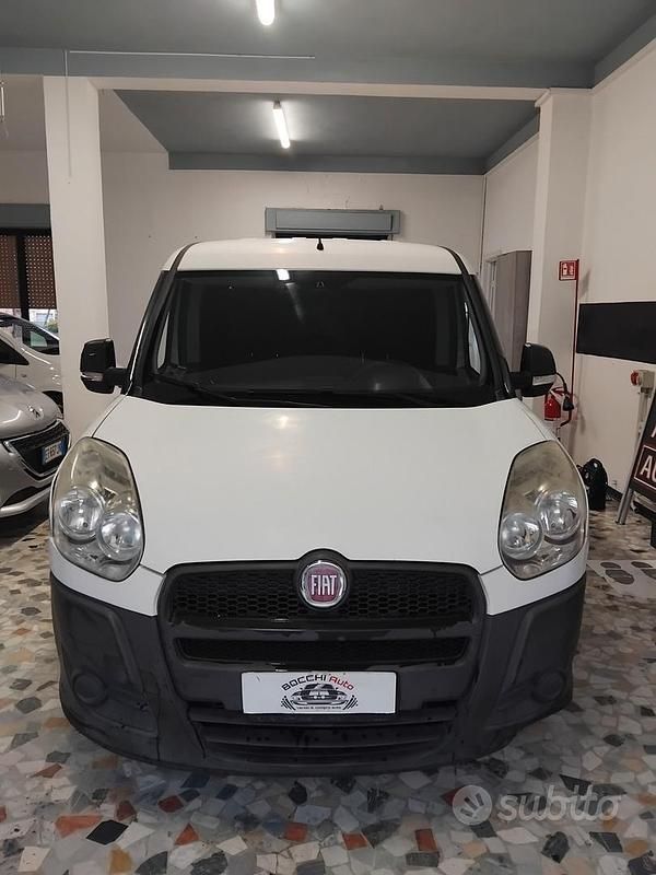 Usata Fiat Doblò 105 CV (77 kW) 2011 Bianco Monovolume