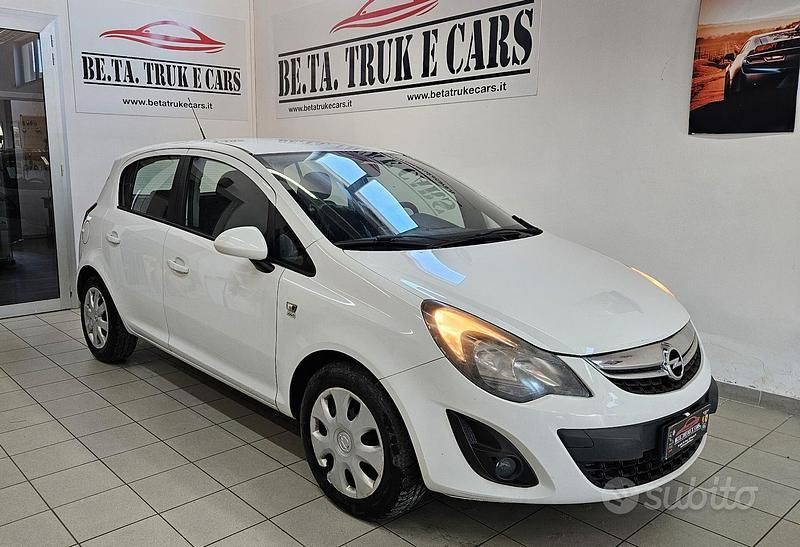 Usata Opel Corsa 75 CV (55 kW) 2014 Bianco Berlina