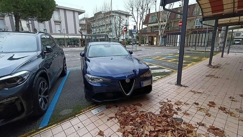Usata Alfa Romeo Giulia Veloce 211 CV (155 kW) 2016 Blu Berlina