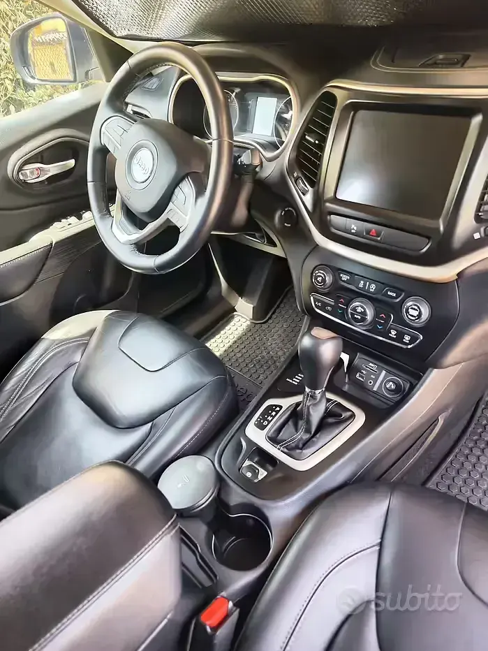 Usata Jeep Cherokee 185 CV (136 kW) 2016 Grigio SUV